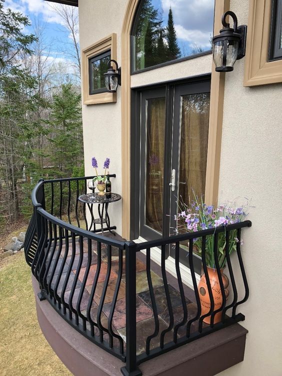 Dikey profilli balkon korkuluğu modeli BKR-006